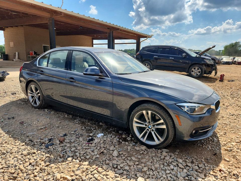 2018 BMW 3er VIN WBA8B9G5XJNU96591 COPART salvage auction — SIDE, AL - CERT OF TITLE-SALVAGE TITLE, sold $4,450 on 2026-07-29 (photo 4)