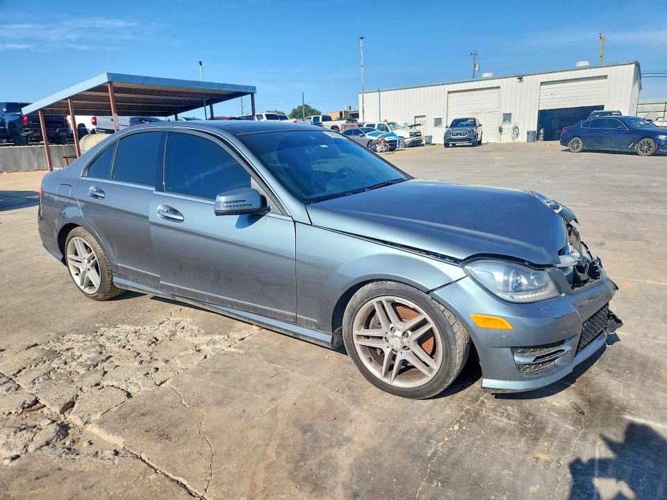 2012 Mercedes-benz C-klasse VIN WDDGF8BB4CA656975 COPART salvage auction — FRONT END, On - Permit No Brand - Fit, sold $225 on 2026-07-02 (photo 4)