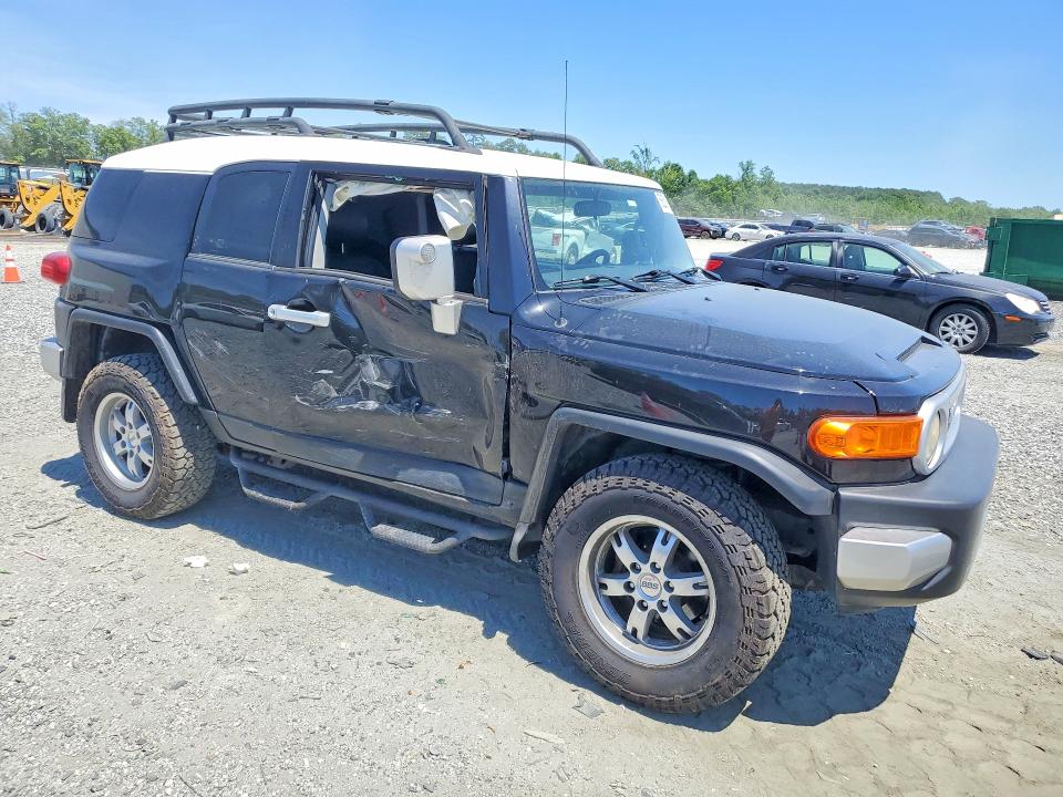 2007 Toyota Fj cruiser VIN JTEBU11F570017355 COPART salvage auction — SIDE, SC - CERT OF TITLE-SALVAGE, sold $5,000 on 2026-07-13 (photo 4)
