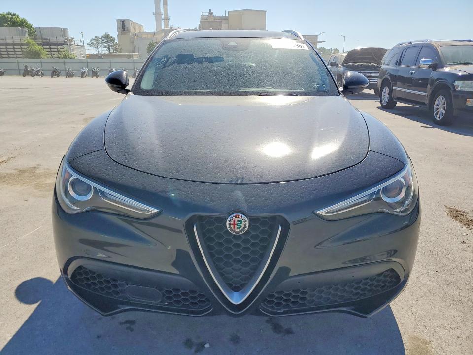 2018 Alfa romeo Stelvio VIN ZASFAKAN1J7B74253 COPART salvage auction — MINOR DENT/SCRATCHES, Fl - Certificate Of Title, sold $5,200 on 2026-07-29 (photo 5)