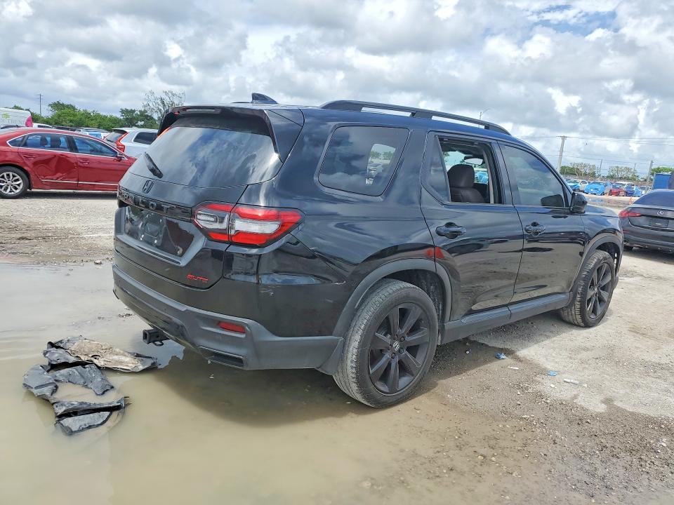 2024 Honda Pilot VIN 5FNYG1H85RB040460 COPART salvage auction — WATER/FLOOD, Salvage Title, sold $11,200 on 2026-07-29 (photo 3)
