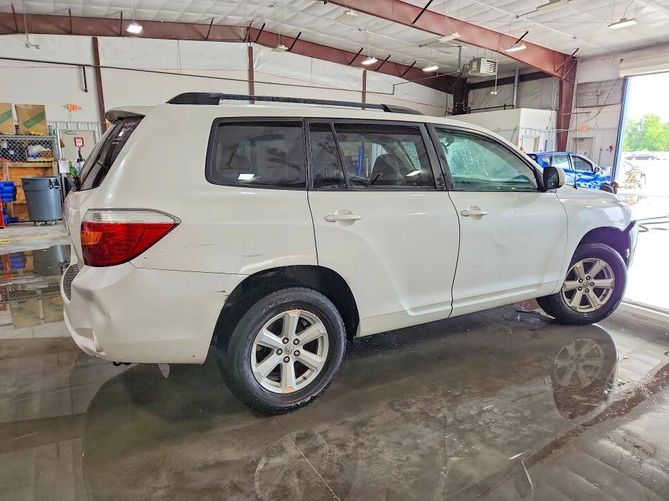 2010 Toyota Highlander VIN 5TDZK3EH0AS016957 COPART salvage auction — SIDE, IL - SALVAGE CERTIFICATE, sold $750 on 2026-07-06 (photo 3)