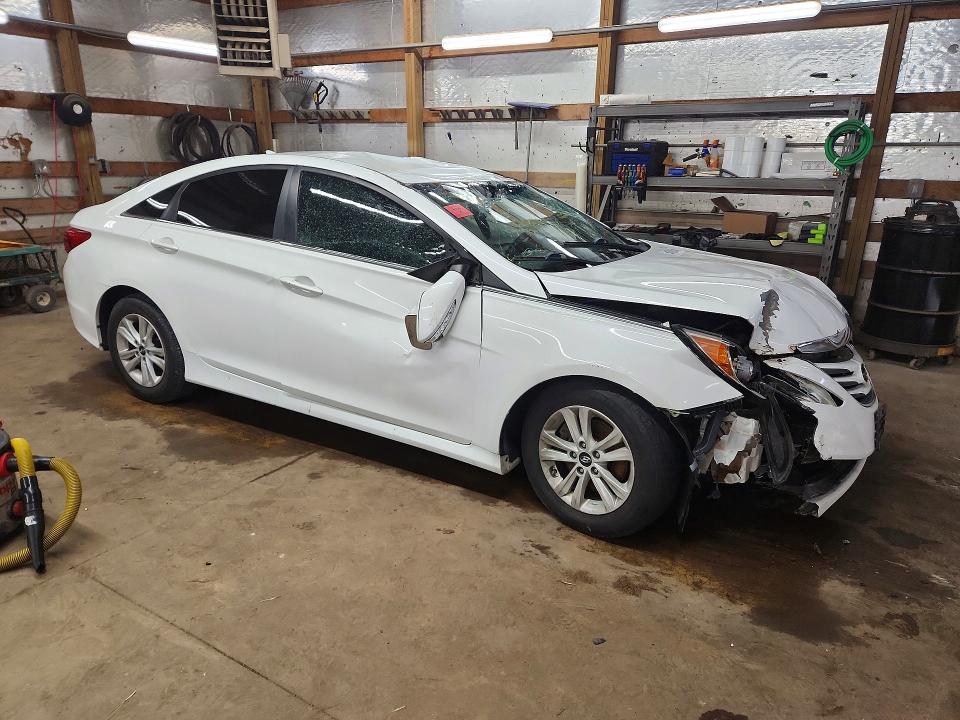2014 Hyundai VIN 5NPEB4ACXEH889089 COPART salvage auction — ROLLOVER, Il - Junking Cert Of A Vehicle, sold $375 on 2026-07-13 (photo 4)