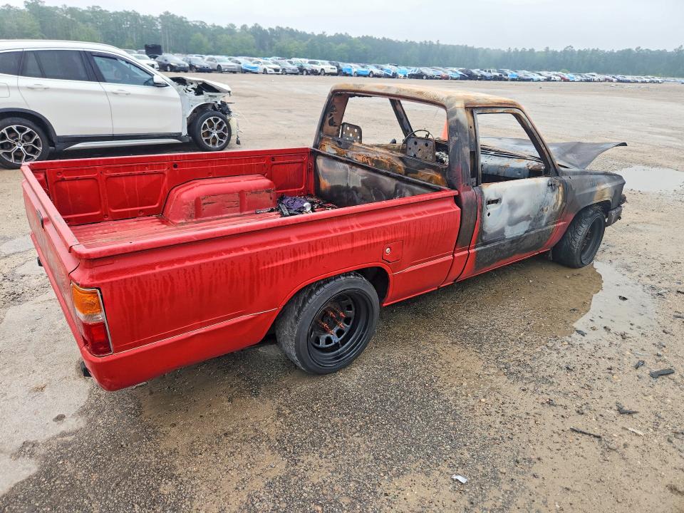 1987 Toyota Pickup VIN JT4RN50RXH0292255 COPART salvage auction — ENGINE BURN, Sc - Non-Reb & Rem Salvage Title, sold $350 on 2026-07-27 (photo 3)