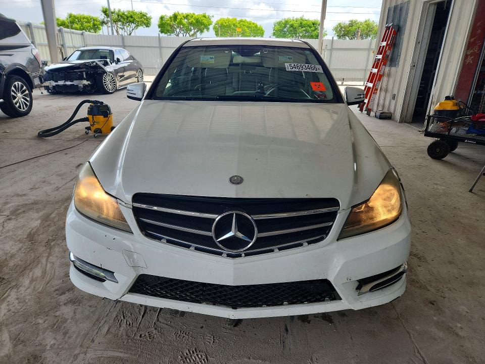 2014 Mercedes-benz VIN WDDGF4HBXEA964249 COPART salvage auction — REAR END, FL - CERT OF TITLE SLVG REBUILDABLE, sold $450 on 2026-08-17 (photo 5)