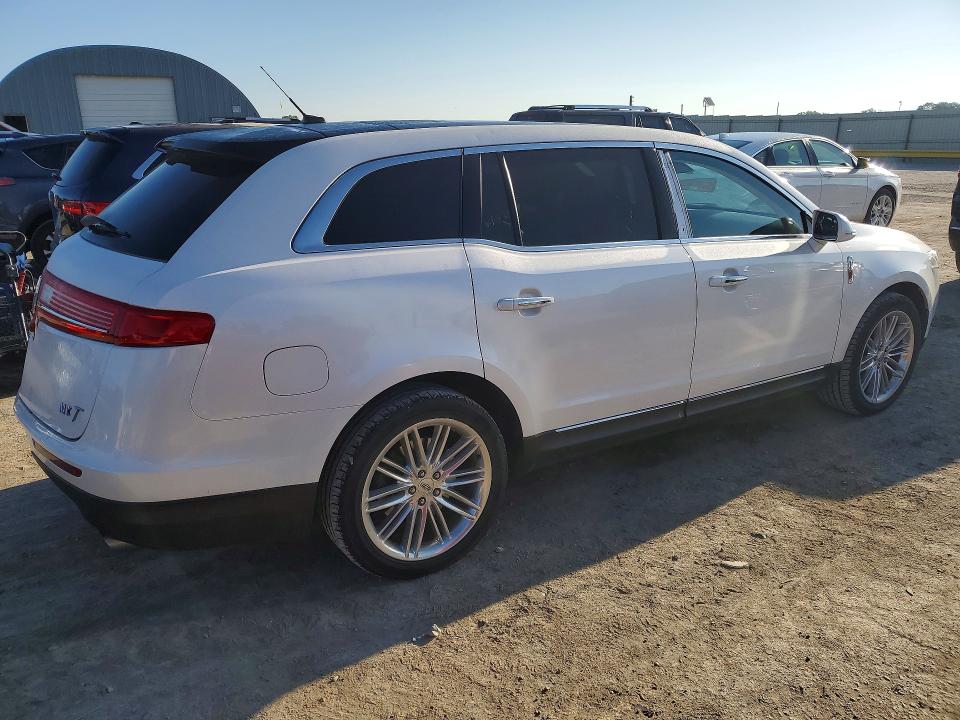2019 Lincoln Mkt VIN 2LMHJ5AT1KBL01965 COPART salvage auction — HAIL, Ks - Cert Of Title-Salvage, sold $2,550 on 2026-07-22 (photo 3)