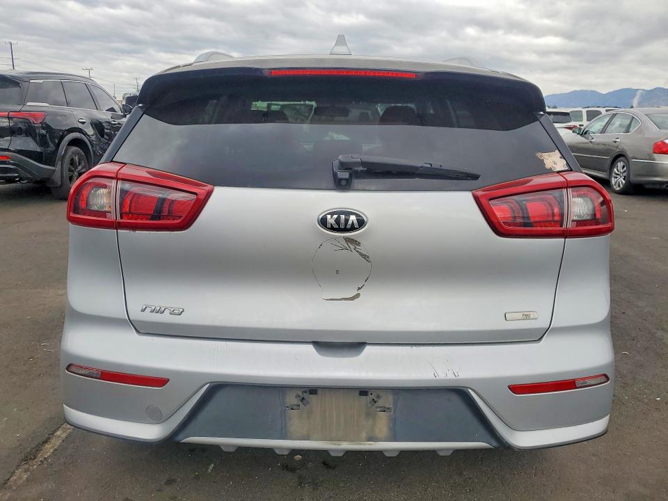 2017 Kia Niro VIN KNDCB3LC0H5044920 COPART salvage auction — MINOR DENT/SCRATCHES, Ca - Dis/Dlr/Exp Only Clean Title, sold $1,450 on 2026-07-15 (photo 6)