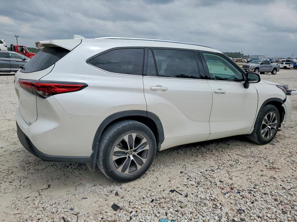 2021 Toyota Highlander VIN 5TDGZRAH9MS043851 COPART salvage auction — FRONT END, Tx - Certificate Of Title, sold $17,700 on 2026-07-07 (photo 3)