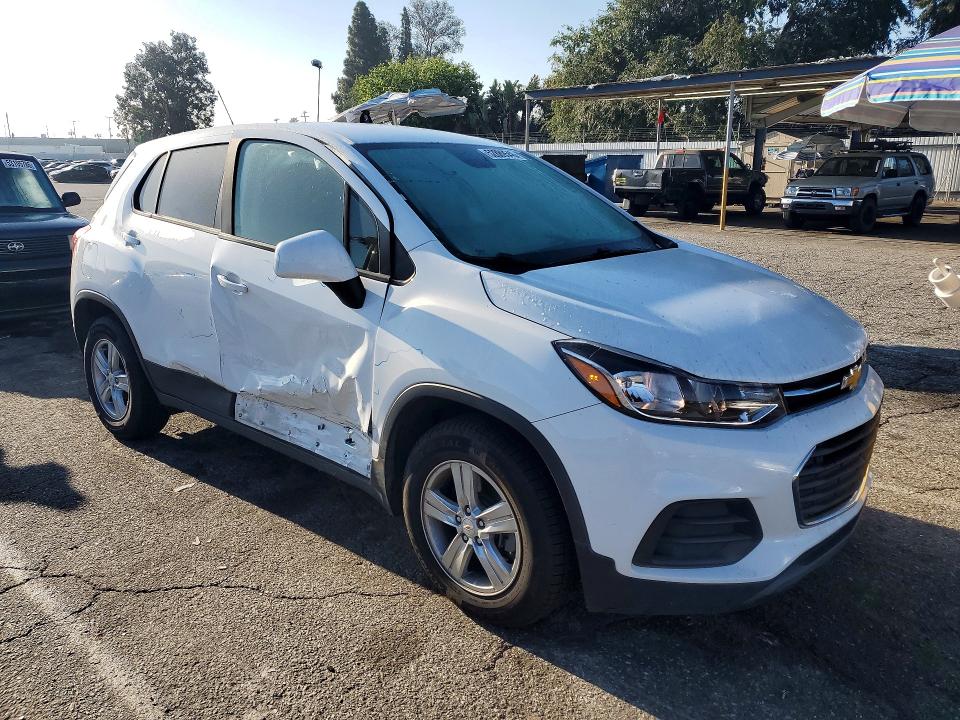 2020 Chevrolet Trax VIN KL7CJKSB1LB320583 COPART salvage auction — SIDE, Id - Salvage Certificate Of Title, sold $1,850 on 2026-07-31 (photo 4)
