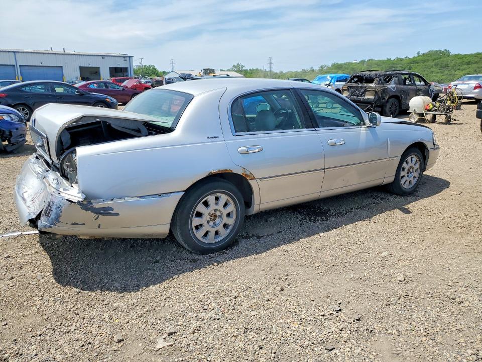2003 Lincoln TOWN CAR VIN 1LNHM81WX3Y653722 COPART salvage auction — REAR END, Il - Salvage Certificate, sold $300 on 2026-07-10 (photo 3)