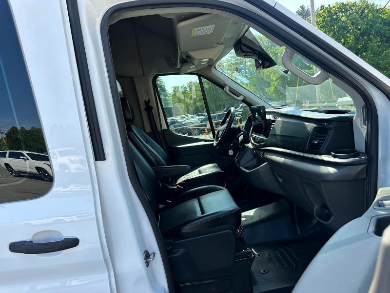 2022 Ford Transit VIN 1FBVU4XG3NKA82164 COPART salvage auction — MINOR DENT/SCRATCHES, Tx - Certificate Of Title, sold $20,400 on 2026-07-21 (photo 8)