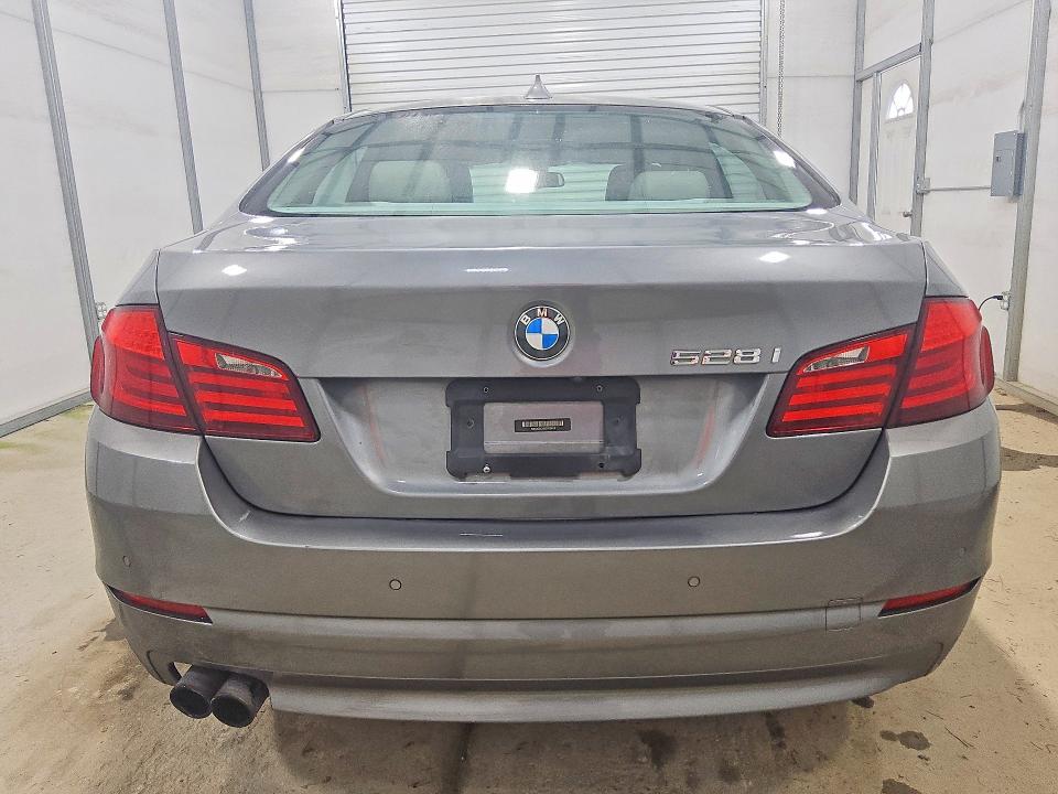 2012 BMW 5 series VIN WBAXG5C50CDY29918 COPART salvage auction — MINOR DENT/SCRATCHES, GA - CERT OF TITLE-MANUFCTR BUYBACK, sold $1,700 on 2026-07-09 (photo 6)