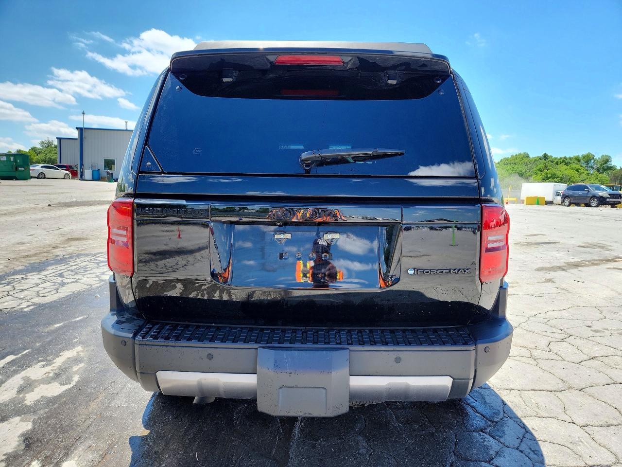 2025 Toyota Land Cruiser VIN JTEABFAJ8S5014187 COPART salvage auction — Side, TN - SALVAGE CERTIFICATE, sold $47,500 on 2026-06-29 (photo 6)