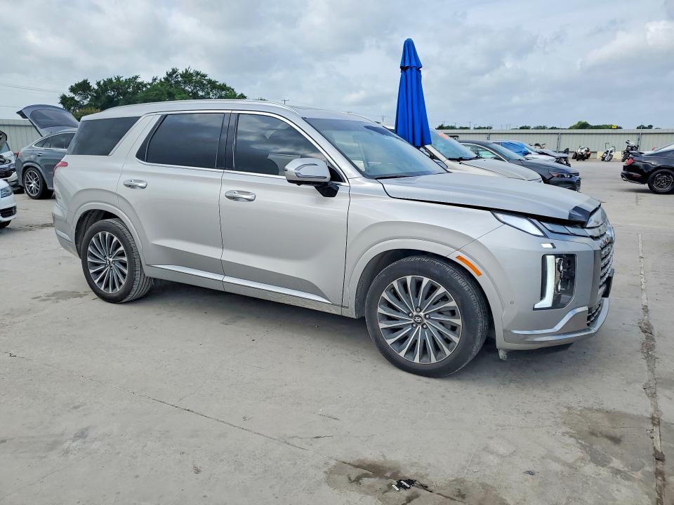 2025 Hyundai Palisade VIN KM8R7DGEXSU828575 COPART salvage auction — SIDE, TX - SALVAGE VEHICLE TITLE, sold $18,500 on 2026-08-24 (photo 4)
