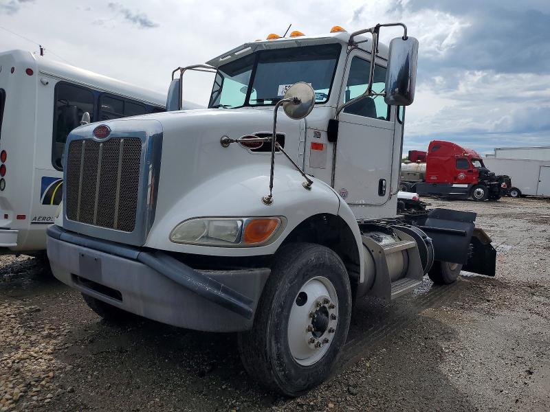 2017 Peterbilt 348 VIN 1XP3AJ8XXHD430364 COPART salvage auction — NORMAL WEAR, TX - CERTIFICATE OF TITLE, sold $8,500 on 2026-07-21 (photo 2)