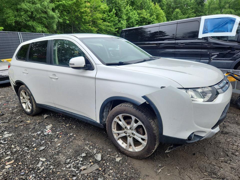 2015 Mitsubishi VIN JA4AD3A39FZ004226 COPART salvage auction — REAR END, Md - Cert Of Salvage > 75% Damage, sold $1,250 on 2026-07-24 (photo 4)