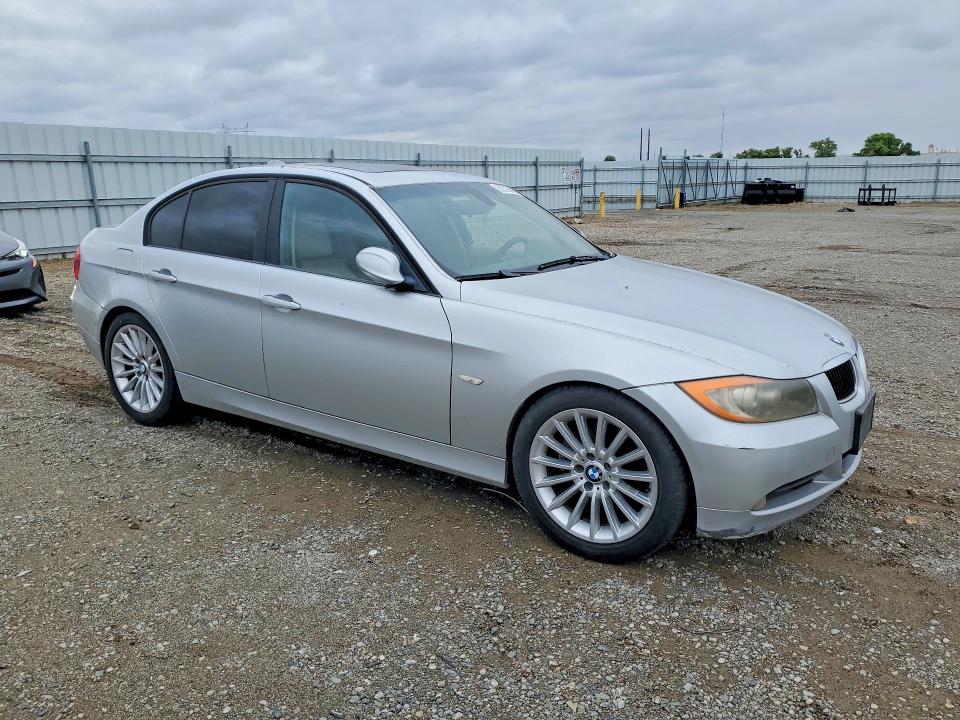 2006 BMW 3er VIN WBAVB13526KX38728 COPART salvage auction — MINOR DENT/SCRATCHES, Ca - Dis/Dlr/Exp Only Clean Title, sold $500 on 2026-07-10 (photo 4)