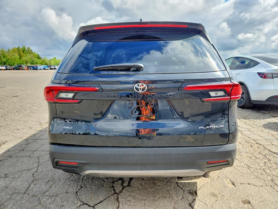 2026 Toyota Highlander VIN 5TDAAAB58TS110621 COPART salvage auction — SIDE, Or - Salvage Title Certificate, sold $24,600 on 2026-07-20 (photo 6)
