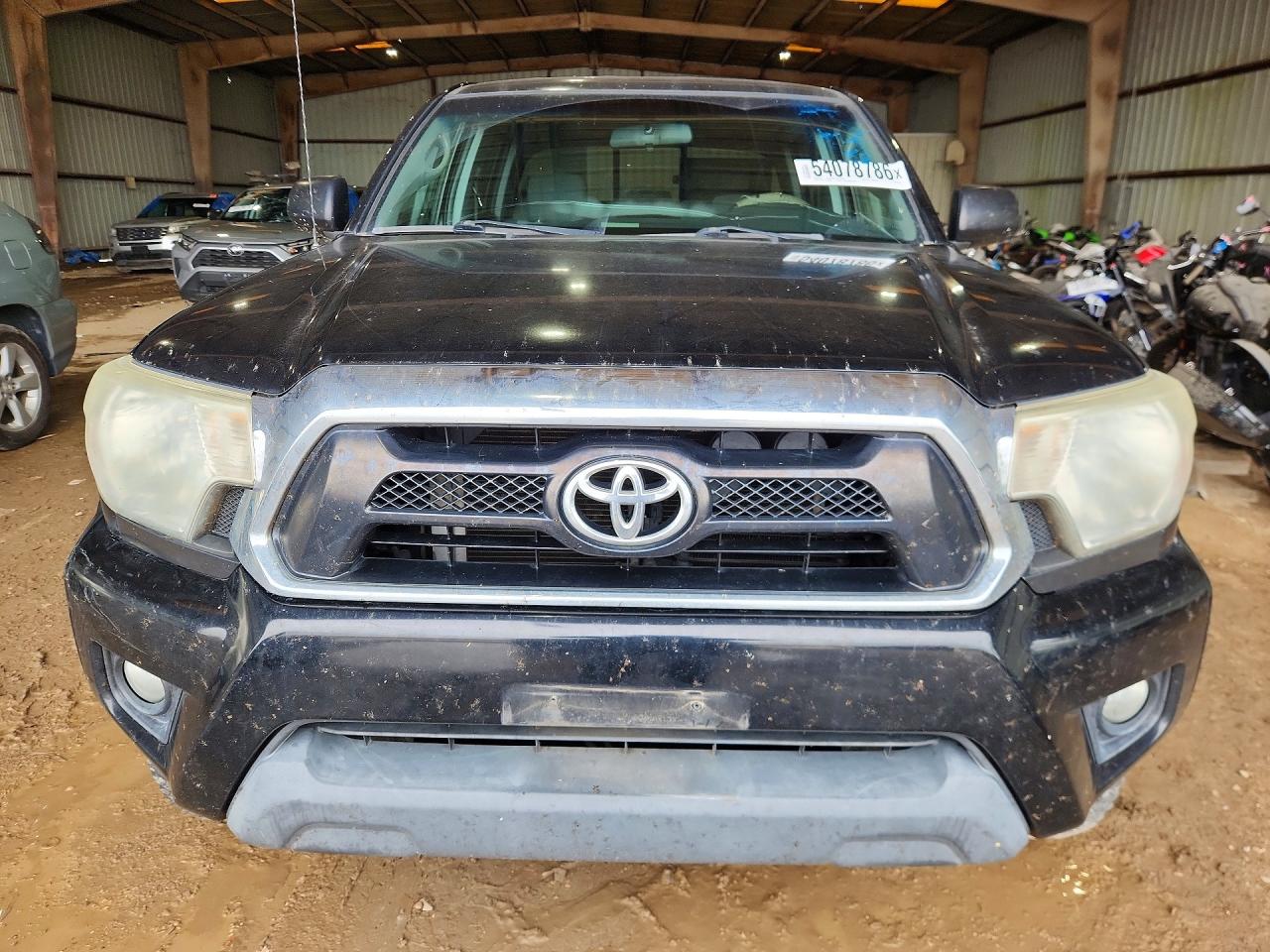 2015 Toyota Tacoma VIN 5TFJU4GN4FX084311 COPART salvage auction — Rear End, TX - SALVAGE VEHICLE TITLE, sold $6,000 on 2026-07-09 (photo 5)