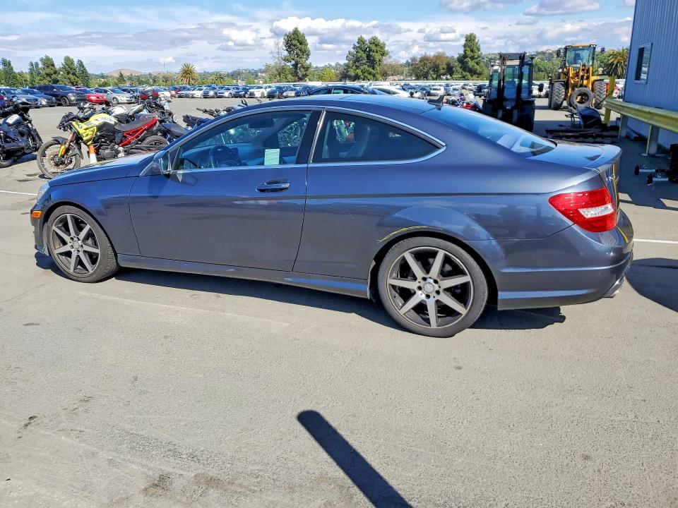 2015 Mercedes-benz VIN WDDGJ4HB0FG383999 COPART salvage auction — MINOR DENT/SCRATCHES, Ca - Dis/Dlr/Exp Only Clean Title, sold $2,800 on 2026-07-07 (photo 2)