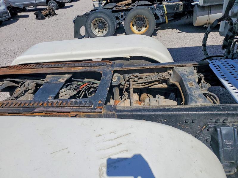 2007 Peterbilt 386 VIN 1XPHDB9X87N744105 COPART salvage auction — FRONT END, TX - SALVAGE VEHICLE TITLE, sold $1,550 on 2026-07-30 (photo 9)