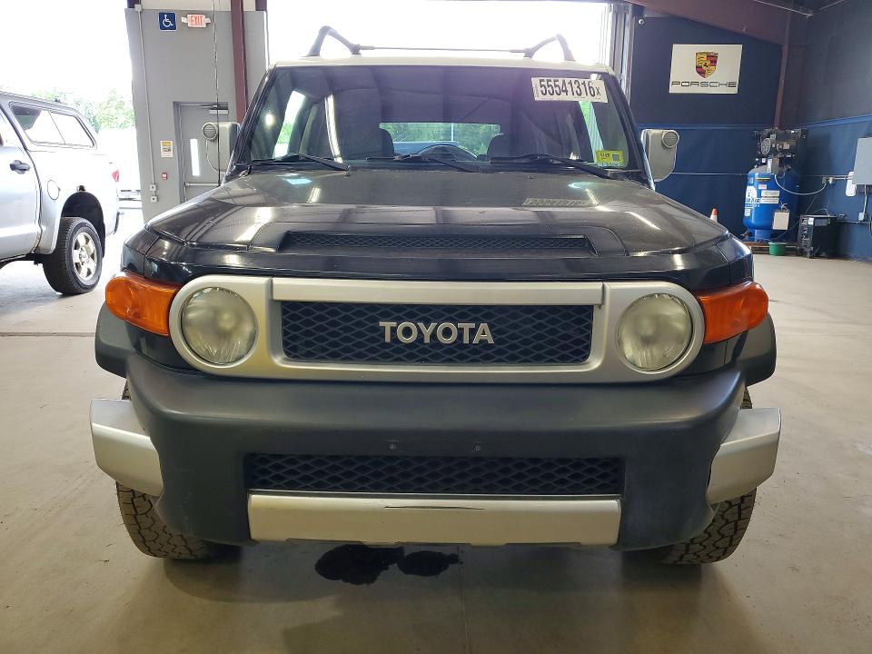 2007 Toyota Fj cruiser VIN JTEBU11F870043450 COPART salvage auction — MINOR DENT/SCRATCHES, Vt - Certificate Of Title, sold $6,000 on 2026-07-10 (photo 5)