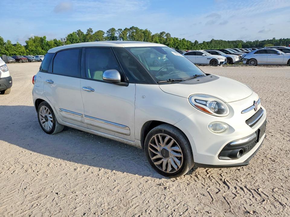 2019 Fiat 500 VIN ZFBNFACH2KZ042229 COPART salvage auction — SIDE, Tx - Salvage Vehicle Title, sold $400 on 2026-08-11 (photo 4)