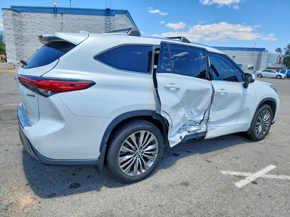 2022 Toyota VIN 5TDEBRCH5NS078333 COPART salvage auction — SIDE, Ca - Salvage Certificate, sold $26,500 on 2026-07-02 (photo 3)