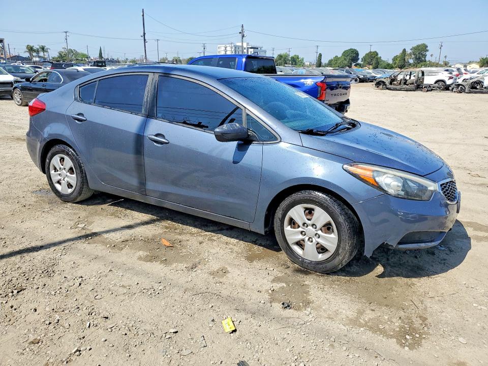 2016 Kia VIN KNAFK4A65G5609240 COPART salvage auction — SIDE, CA - SALVAGE CERTIFICATE, sold $675 on 2026-07-02 (photo 4)