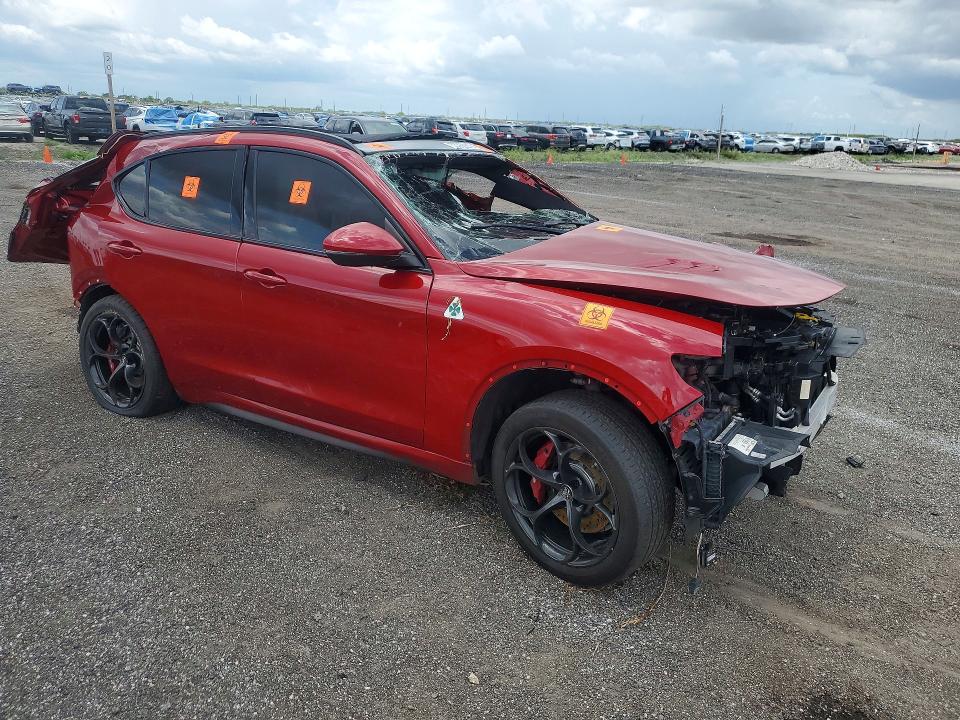 2018 Alfa romeo VIN ZASFAKEV2J7C18478 COPART salvage auction — ROLLOVER, Fl - Cert Of Title Slvg Rebuildable, sold $3,600 on 2026-08-10 (photo 4)