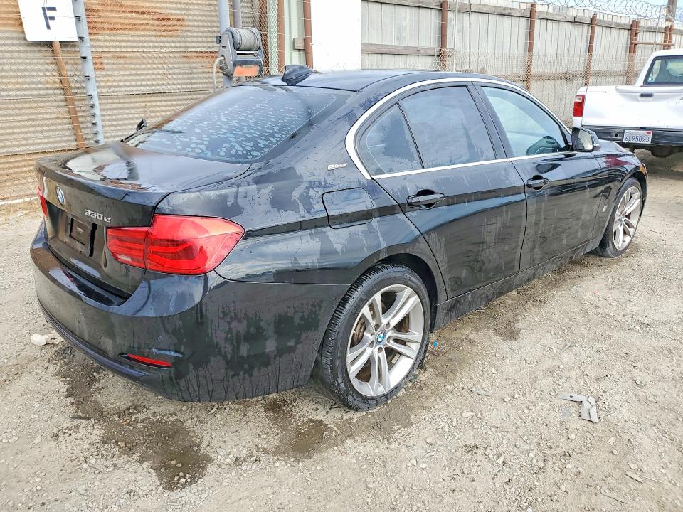 2017 BMW 3er VIN WBA8E1C59HK895244 COPART salvage auction — NORMAL WEAR, Ca - Dis/Dlr/Exp Only Clean Title, sold $2,850 on 2026-07-27 (photo 3)