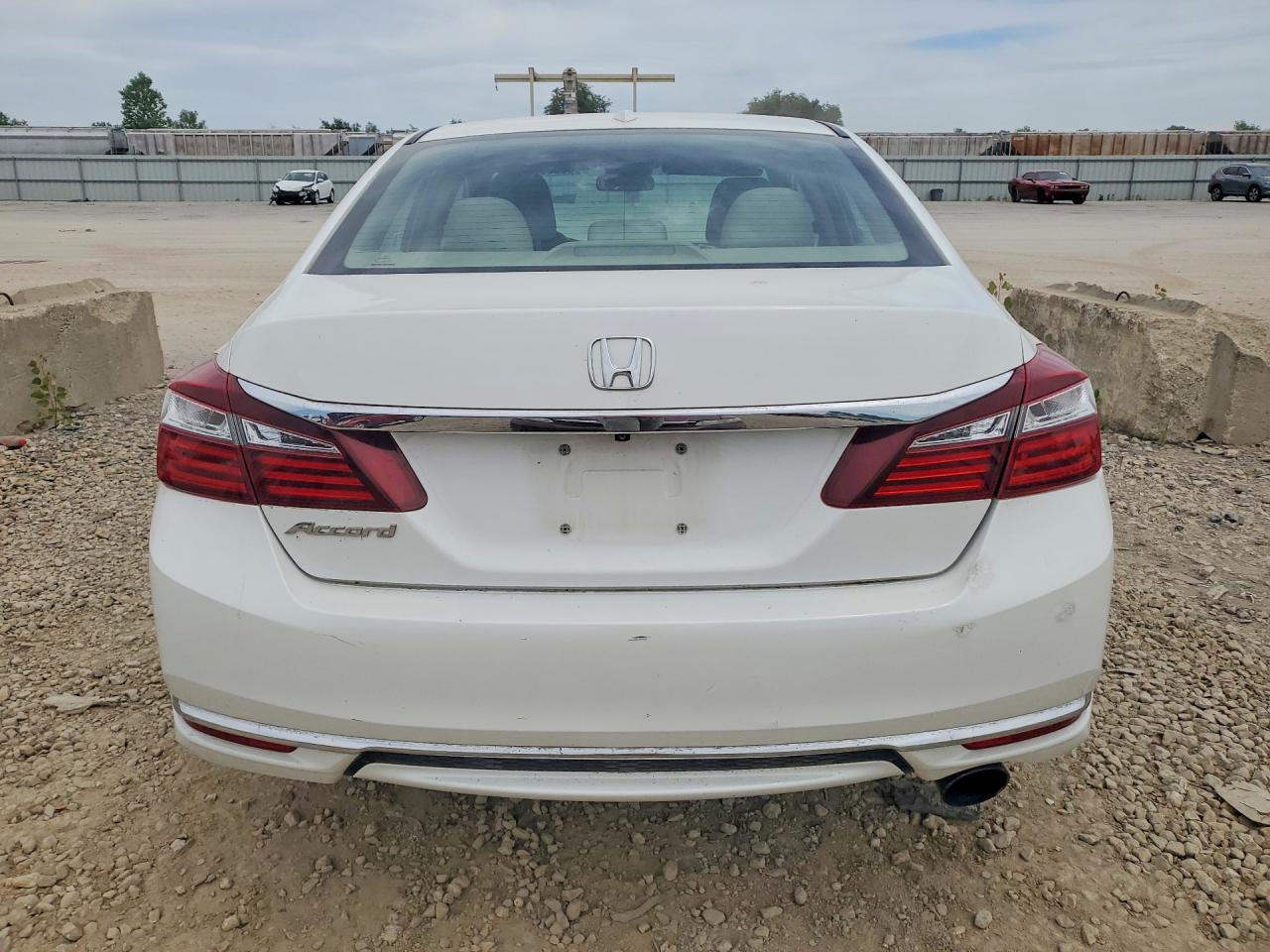 2016 Honda Accord VIN 1HGCR2F76GA030015 COPART salvage auction — Hail, KS - CERT OF TITLE-SALVAGE, sold $4,350 on 2026-07-07 (photo 6)