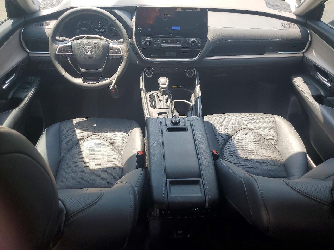 2024 Toyota Highlander VIN 5TDAAAB57RS038769 COPART salvage auction — Side, AL - CERT OF TITLE-SALVAGE TITLE, sold $24,000 on 2026-07-02 (photo 8)