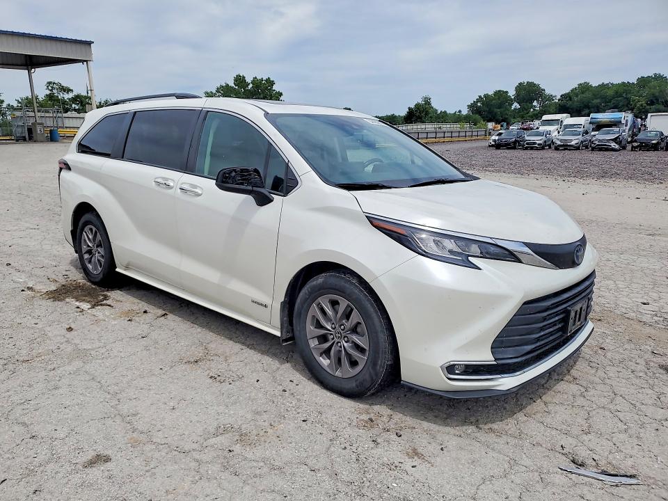 2021 Toyota Sienna VIN 5TDJSKFC5MS026348 COPART salvage auction — HAIL, Salvage Title, sold $18,600 on 2026-07-28 (photo 4)