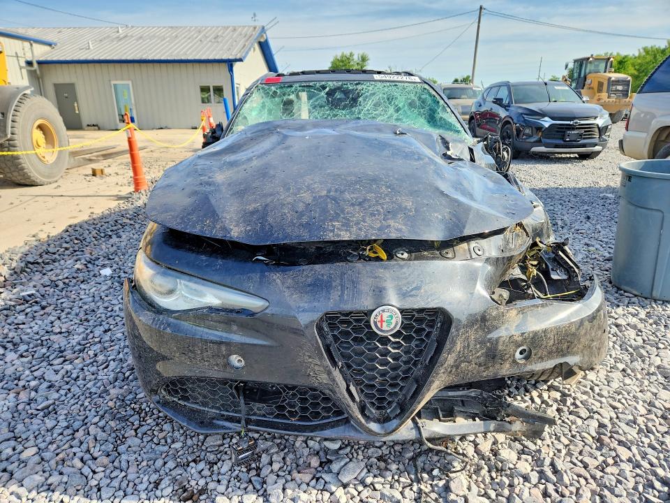 2021 Alfa romeo Giulia VIN ZARFANBN8M7647830 COPART salvage auction — ROLLOVER, Il - Junking Cert Of A Vehicle, sold $650 on 2026-07-27 (photo 5)