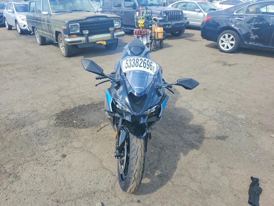 2025 Kawasaki Zx VIN JKBZXJJ15SA029500 COPART salvage auction — SIDE, Ct - Cert Of Title-Salvage, sold $6,300 on 2026-07-16 (photo 2)