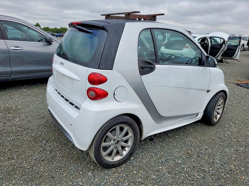 2015 Smart VIN WMEEJ3BA1FK805658 COPART salvage auction — MINOR DENT/SCRATCHES, Ca - Dis/Dlr/Exp App For Dup Clean (P), sold $1,550 on 2026-08-05 (photo 3)