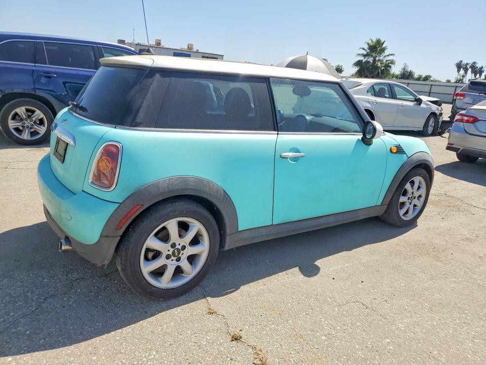 2009 Mini Cooper VIN WMWMF33519TW79262 COPART salvage auction — MINOR DENT/SCRATCHES, Ca - Dis/Dlr/Exp Clean W/Salv Hist, sold $225 on 2026-08-14 (photo 3)