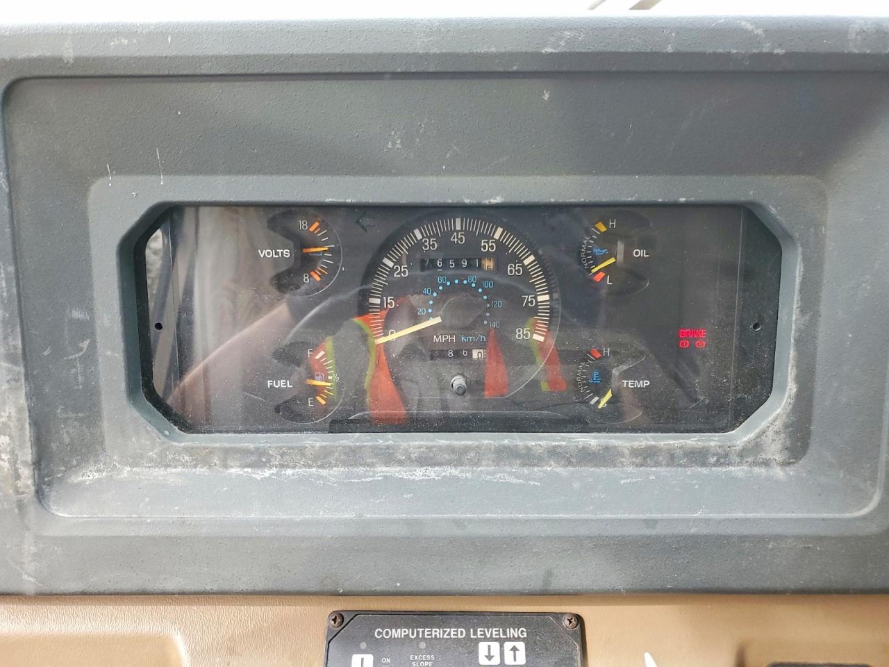 1992 Ford F530 VIN 3FCMF53G8NJA02669 COPART salvage auction — Water/Flood, MA - CERT OF TITLE-RECONSTRCTD FLD, sold $100 on 2026-06-30 (photo 8)