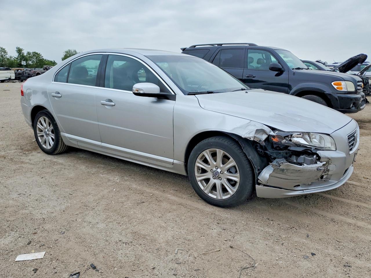 2009 Volvo S80 VIN YV1AS982691102929 COPART salvage auction — Front End, IL - SALVAGE CERTIFICATE, sold $400 on 2026-07-02 (photo 4)