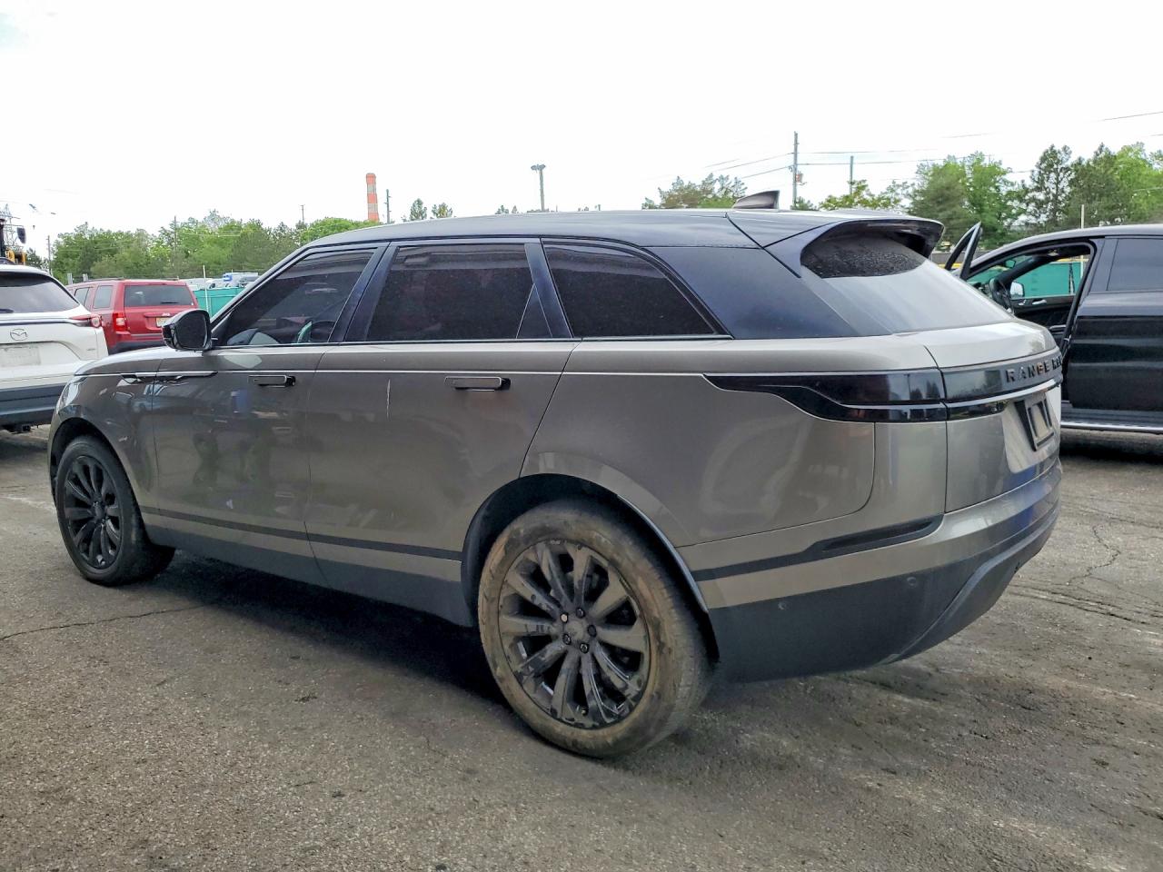 2018 Land rover Range rover velar VIN SALYB2RX3JA735133 COPART salvage auction — Minor Dent/Scratches, Ps - Salvage Title, sold $10,600 on 2026-08-18 (photo 2)