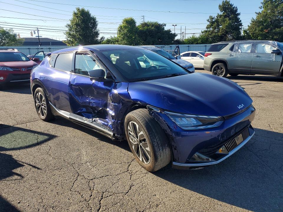 2023 Kia Ev6 VIN KNDC3DLC6P5101588 COPART salvage auction — SIDE, OH - CERTIFICATE OF TITLE, sold $9,300 on 2026-07-08 (photo 4)