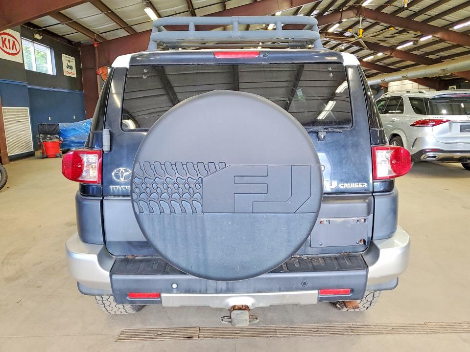2007 Toyota Fj cruiser VIN JTEBU11F870043450 COPART salvage auction — MINOR DENT/SCRATCHES, Vt - Certificate Of Title, sold $6,000 on 2026-07-10 (photo 6)