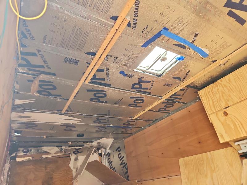 2025 Steel pines c Enclosed c VIN 7FWBE2821S1030971 COPART salvage auction — ROOF, TN - CERTIFICATE OF TITLE, sold $2,400 on 2026-07-28 (photo 9)