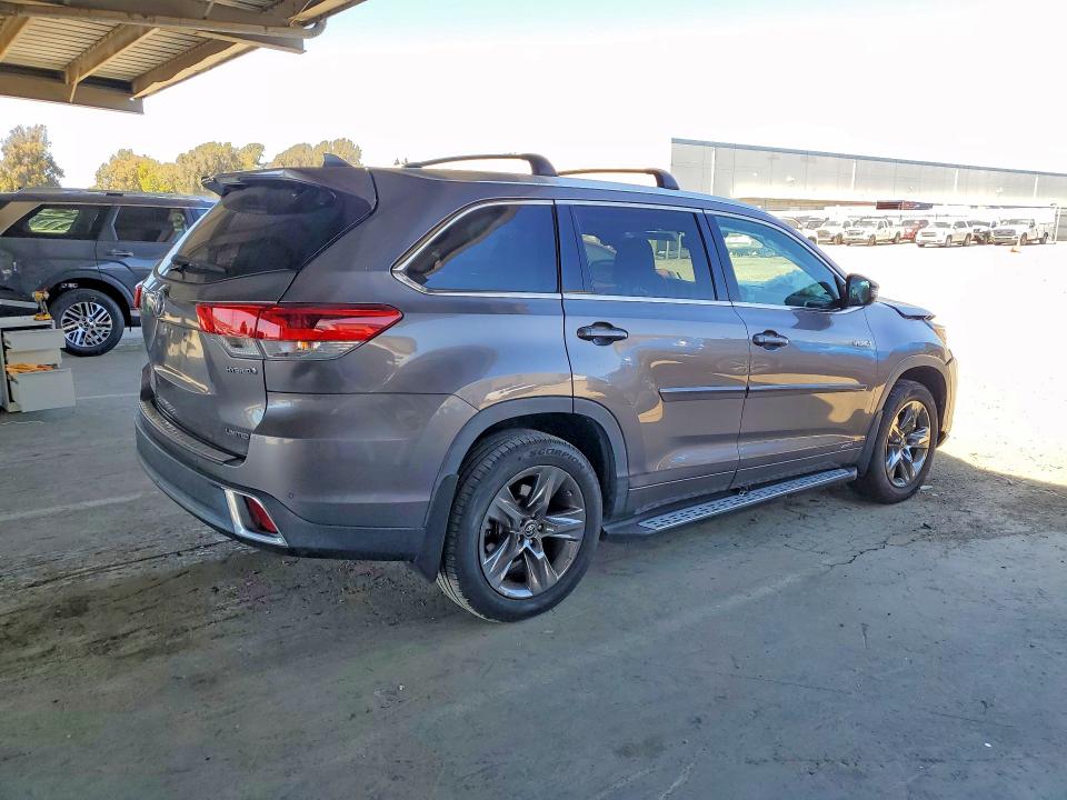 2017 Toyota Highlander VIN 5TDDGRFH3HS036532 COPART salvage auction — FRONT END, Ca - Salvage Certificate, sold $8,000 on 2026-07-02 (photo 3)