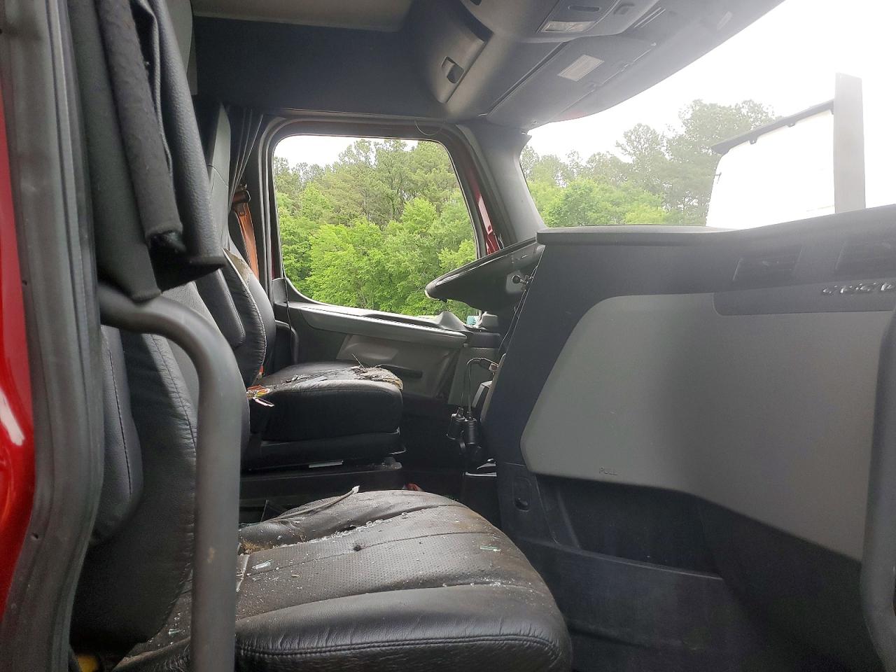 2021 Freightliner Cascadia 126 VIN 3AKJHHDR1MSMC0836 COPART salvage auction — Side, MS - CERT OF TITLE-SALVAGED, sold $13,900 on 2026-08-20 (photo 5)