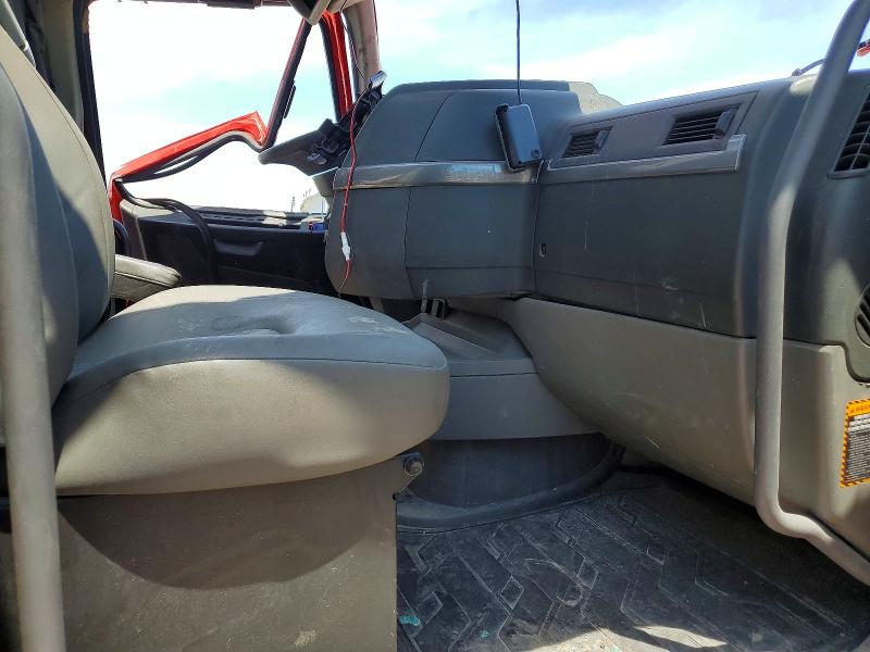 2020 Volvo VIN 4V4NC9EH5LN233545 COPART salvage auction — ROLLOVER, Ky - Bill Of Sale/Part Only/No Titl, sold $7,000 on 2026-07-09 (photo 5)
