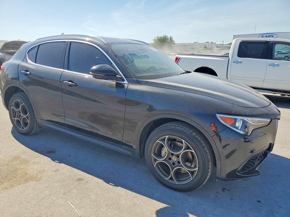 2018 Alfa romeo Stelvio VIN ZASFAKAN1J7B74253 COPART salvage auction — MINOR DENT/SCRATCHES, Fl - Certificate Of Title, sold $5,200 on 2026-07-29 (photo 4)