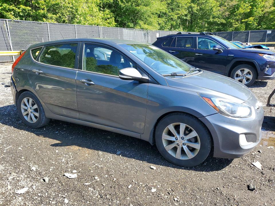 2013 Hyundai Accent VIN KMHCU5AE9DU092017 COPART salvage auction — REAR END, Md - Cert Of Salvage > 75% Damage, sold $400 on 2026-07-24 (photo 4)