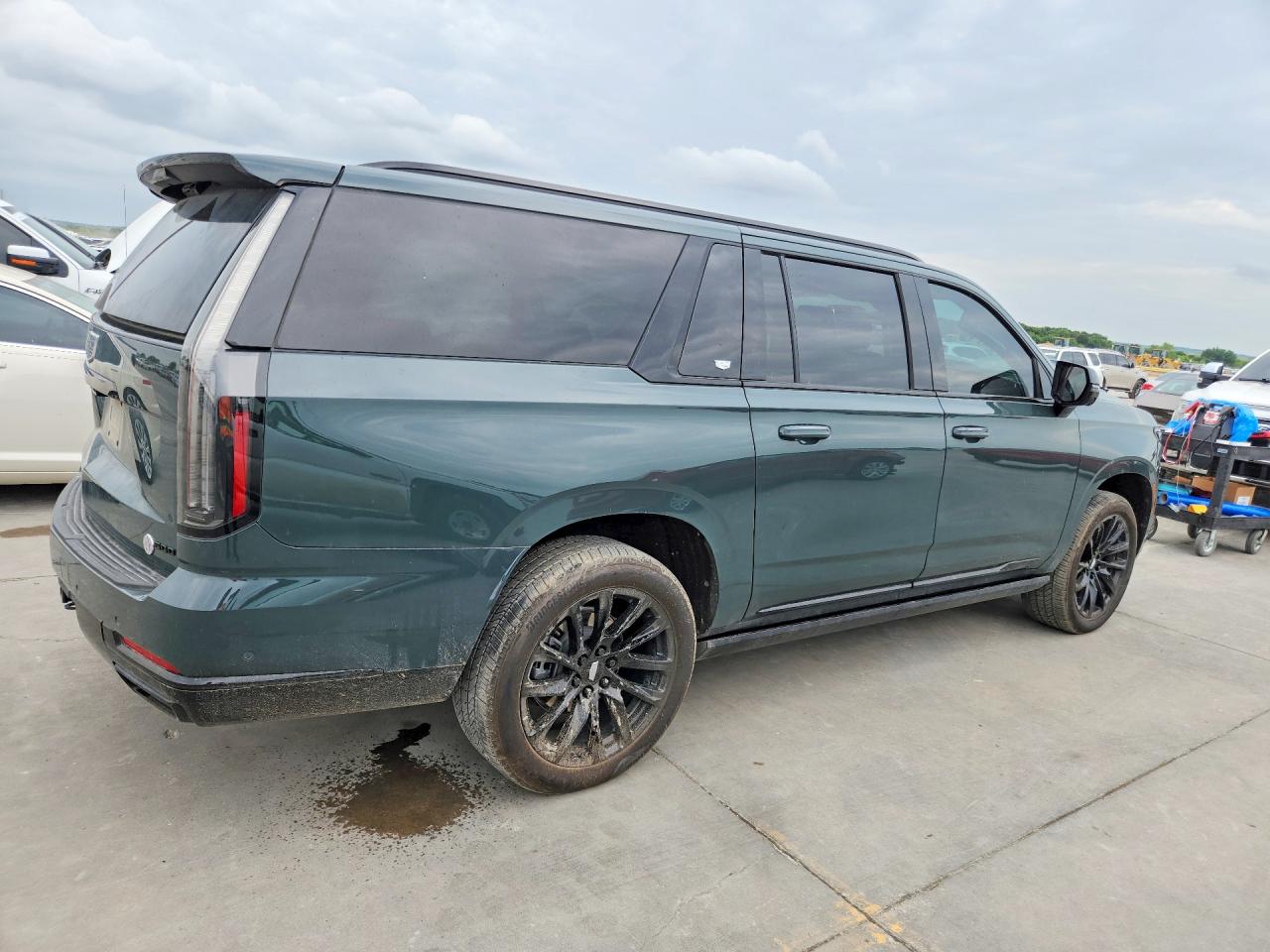 2025 Cadillac Escalade ESV VIN 1GYS9PRL7SR224329 COPART salvage auction — Side, TX - SALVAGE VEHICLE TITLE, sold $60,000 on 2026-08-10 (photo 3)
